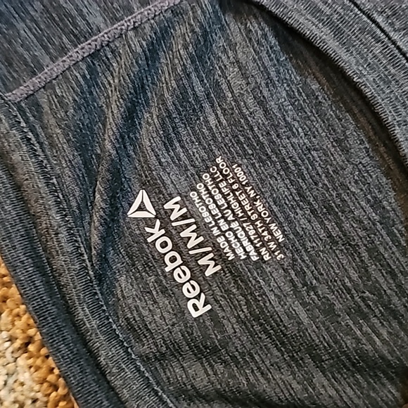 REEBOK Short sleeved athletic top - Picture 3 of 6